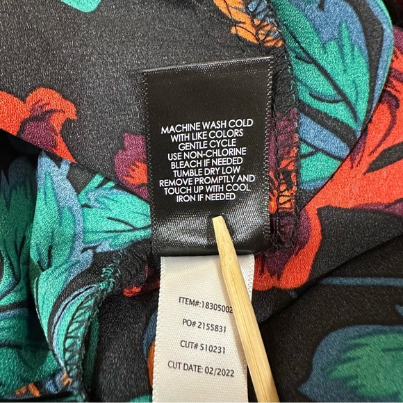 Torrid Georgette Pintuck Black, Red, Green Floral Long Sleeve Blouse Torrid 2 - Picture 9 of 10